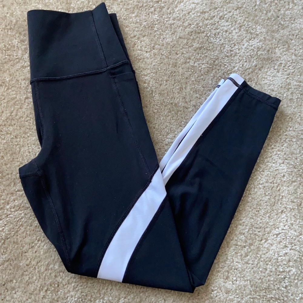Athleta Salutation Stash 7/8 Legging